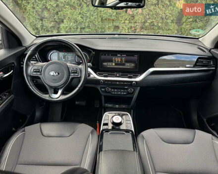 Сірий Кіа Niro, об'ємом двигуна 0 л та пробігом 141 тис. км за 17799 $, фото 43 на Automoto.ua