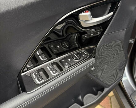 Сірий Кіа Niro, об'ємом двигуна 0 л та пробігом 50 тис. км за 22300 $, фото 44 на Automoto.ua