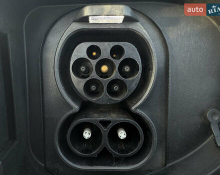 Сірий Кіа Niro, об'ємом двигуна 0 л та пробігом 97 тис. км за 22900 $, фото 11 на Automoto.ua