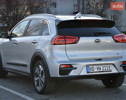 Серый Киа Niro, объемом двигателя 0 л и пробегом 23 тыс. км за 24590 $, фото 4 на Automoto.ua