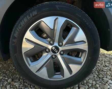 Серый Киа Niro, объемом двигателя 0 л и пробегом 54 тыс. км за 23900 $, фото 28 на Automoto.ua