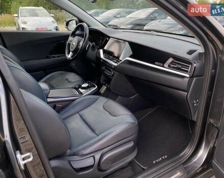 Серый Киа Niro, объемом двигателя 0 л и пробегом 66 тыс. км за 24200 $, фото 51 на Automoto.ua