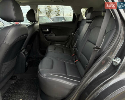 Серый Киа Niro, объемом двигателя 0 л и пробегом 82 тыс. км за 22900 $, фото 80 на Automoto.ua