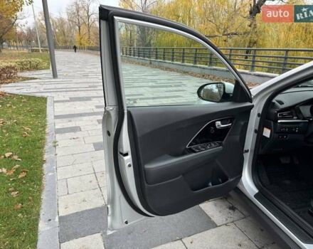 Сірий Кіа Niro, об'ємом двигуна 0 л та пробігом 101 тис. км за 19300 $, фото 18 на Automoto.ua