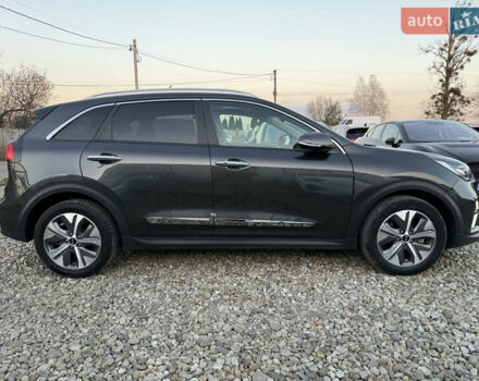 Серый Киа Niro, объемом двигателя 0 л и пробегом 82 тыс. км за 22900 $, фото 22 на Automoto.ua