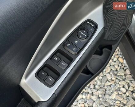 Серый Киа Niro, объемом двигателя 0 л и пробегом 52 тыс. км за 20750 $, фото 10 на Automoto.ua