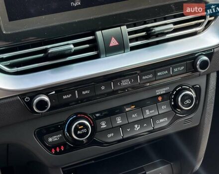 Серый Киа Niro, объемом двигателя 0 л и пробегом 62 тыс. км за 22450 $, фото 24 на Automoto.ua
