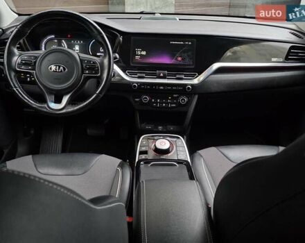 Серый Киа Niro, объемом двигателя 0 л и пробегом 153 тыс. км за 17950 $, фото 28 на Automoto.ua
