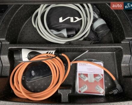 Серый Киа Niro, объемом двигателя 0 л и пробегом 66 тыс. км за 24200 $, фото 49 на Automoto.ua