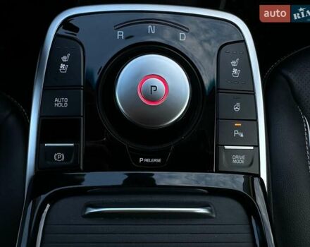 Сірий Кіа Niro, об'ємом двигуна 0 л та пробігом 100 тис. км за 21900 $, фото 65 на Automoto.ua