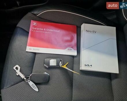 Сірий Кіа Niro, об'ємом двигуна 0 л та пробігом 111 тис. км за 19999 $, фото 8 на Automoto.ua
