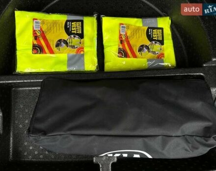 Серый Киа Niro, объемом двигателя 0 л и пробегом 62 тыс. км за 23600 $, фото 83 на Automoto.ua