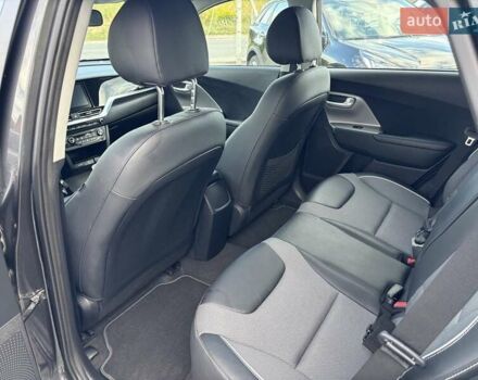Серый Киа Niro, объемом двигателя 0 л и пробегом 52 тыс. км за 20750 $, фото 21 на Automoto.ua