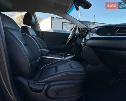Серый Киа Niro, объемом двигателя 0 л и пробегом 54 тыс. км за 23900 $, фото 91 на Automoto.ua
