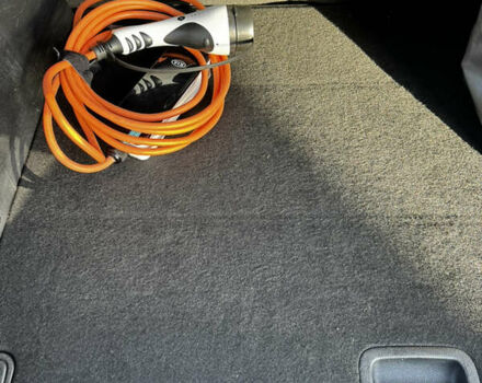 Серый Киа Niro, объемом двигателя 0 л и пробегом 86 тыс. км за 23400 $, фото 77 на Automoto.ua