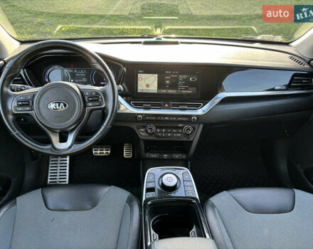 Серый Киа Niro, объемом двигателя 0 л и пробегом 200 тыс. км за 16900 $, фото 14 на Automoto.ua