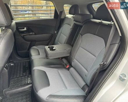 Сірий Кіа Niro, об'ємом двигуна 0 л та пробігом 101 тис. км за 19300 $, фото 28 на Automoto.ua