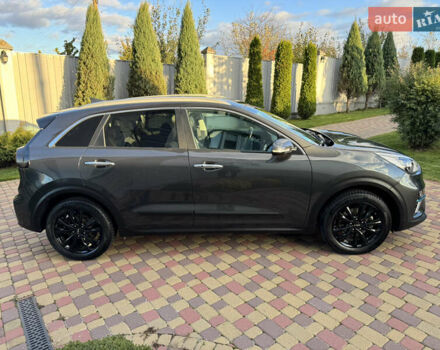Серый Киа Niro, объемом двигателя 0 л и пробегом 117 тыс. км за 19300 $, фото 5 на Automoto.ua