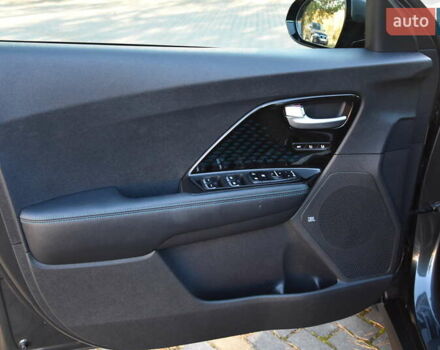 Сірий Кіа Niro, об'ємом двигуна 0 л та пробігом 99 тис. км за 22880 $, фото 17 на Automoto.ua