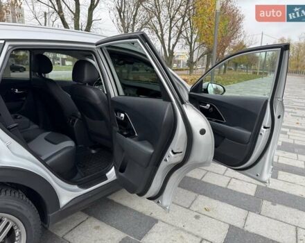 Сірий Кіа Niro, об'ємом двигуна 0 л та пробігом 101 тис. км за 19300 $, фото 26 на Automoto.ua
