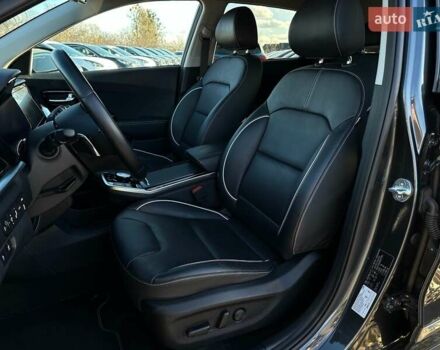 Серый Киа Niro, объемом двигателя 0 л и пробегом 54 тыс. км за 23900 $, фото 2 на Automoto.ua