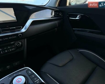 Серый Киа Niro, объемом двигателя 0 л и пробегом 54 тыс. км за 23900 $, фото 69 на Automoto.ua
