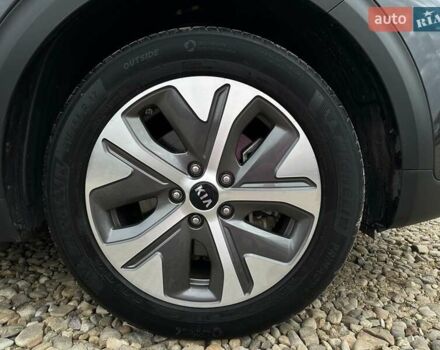 Серый Киа Niro, объемом двигателя 0 л и пробегом 62 тыс. км за 24600 $, фото 28 на Automoto.ua