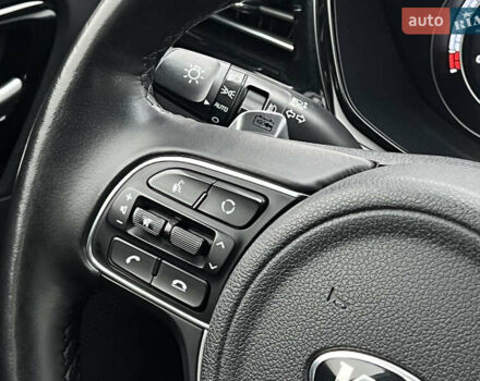 Серый Киа Niro, объемом двигателя 0 л и пробегом 107 тыс. км за 20903 $, фото 48 на Automoto.ua