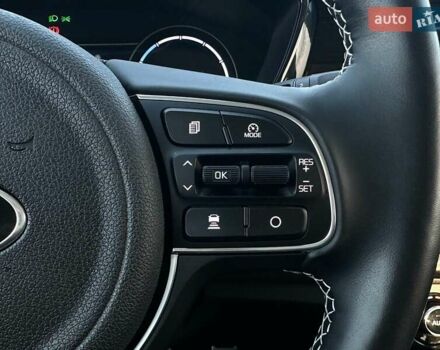 Серый Киа Niro, объемом двигателя 0 л и пробегом 54 тыс. км за 23900 $, фото 44 на Automoto.ua