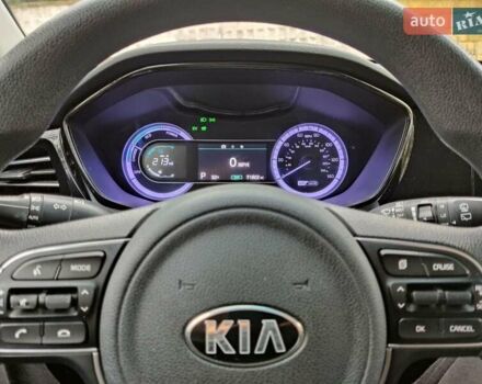 Сірий Кіа Niro, об'ємом двигуна 1.58 л та пробігом 115 тис. км за 19800 $, фото 19 на Automoto.ua