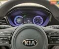 Сірий Кіа Niro, об'ємом двигуна 1.58 л та пробігом 115 тис. км за 19800 $, фото 19 на Automoto.ua