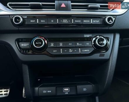 Сірий Кіа Niro, об'ємом двигуна 0 л та пробігом 37 тис. км за 24600 $, фото 66 на Automoto.ua