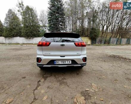 Сірий Кіа Niro, об'ємом двигуна 1.58 л та пробігом 115 тис. км за 19800 $, фото 6 на Automoto.ua
