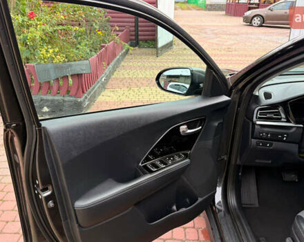 Серый Киа Niro, объемом двигателя 0 л и пробегом 88 тыс. км за 19700 $, фото 16 на Automoto.ua