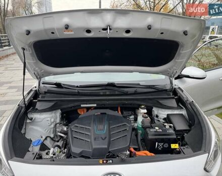 Сірий Кіа Niro, об'ємом двигуна 0 л та пробігом 101 тис. км за 19300 $, фото 11 на Automoto.ua