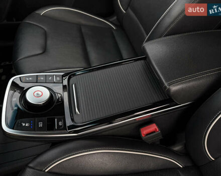 Серый Киа Niro, объемом двигателя 0 л и пробегом 82 тыс. км за 22900 $, фото 63 на Automoto.ua