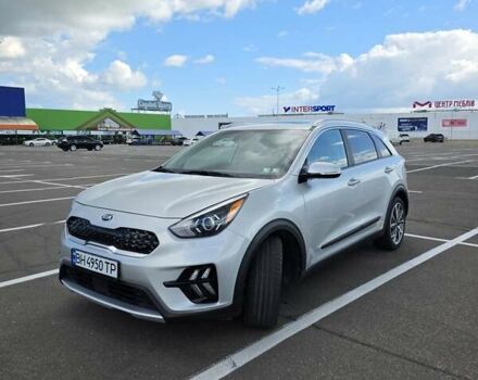 Серый Киа Niro, объемом двигателя 1.58 л и пробегом 55 тыс. км за 23500 $, фото 2 на Automoto.ua