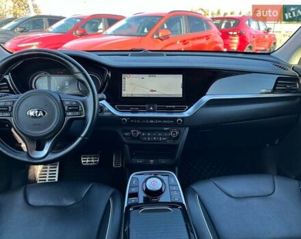 Сірий Кіа Niro, об'ємом двигуна 0 л та пробігом 100 тис. км за 21900 $, фото 30 на Automoto.ua
