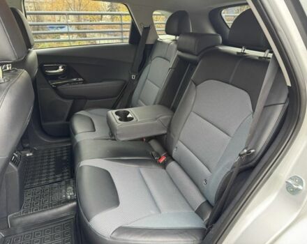 Сірий Кіа Niro, об'ємом двигуна 2 л та пробігом 101 тис. км за 19300 $, фото 15 на Automoto.ua