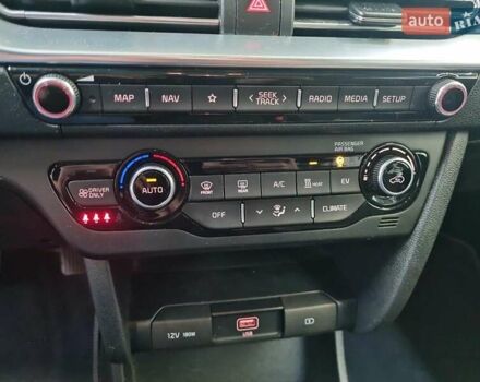 Сірий Кіа Niro, об'ємом двигуна 0 л та пробігом 111 тис. км за 19999 $, фото 11 на Automoto.ua