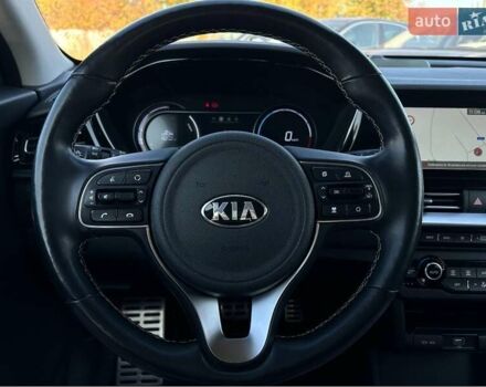 Сірий Кіа Niro, об'ємом двигуна 0 л та пробігом 37 тис. км за 24600 $, фото 43 на Automoto.ua