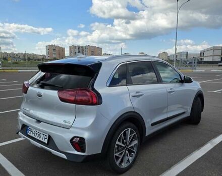 Серый Киа Niro, объемом двигателя 1.58 л и пробегом 55 тыс. км за 23500 $, фото 6 на Automoto.ua