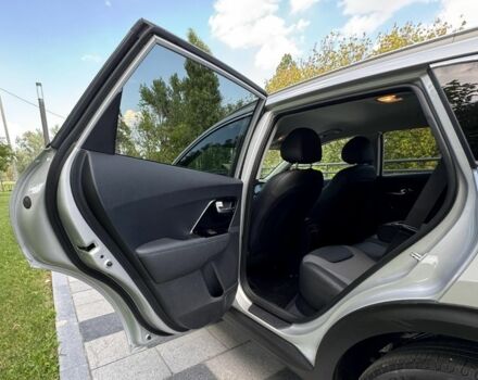 Серый Киа Niro, объемом двигателя 2 л и пробегом 98 тыс. км за 19200 $, фото 18 на Automoto.ua
