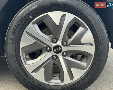 Сірий Кіа Niro, об'ємом двигуна 0 л та пробігом 141 тис. км за 17799 $, фото 59 на Automoto.ua