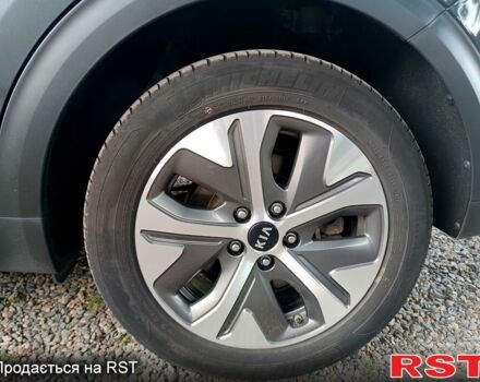 Серый Киа Niro, объемом двигателя 0 л и пробегом 72 тыс. км за 22000 $, фото 8 на Automoto.ua