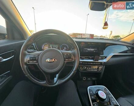 Серый Киа Niro, объемом двигателя 0 л и пробегом 110 тыс. км за 17800 $, фото 2 на Automoto.ua