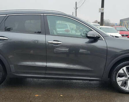 Сірий Кіа Niro, об'ємом двигуна 0 л та пробігом 106 тис. км за 20950 $, фото 7 на Automoto.ua
