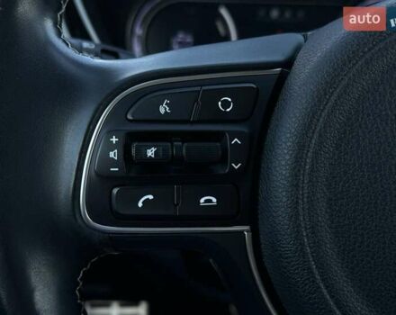 Сірий Кіа Niro, об'ємом двигуна 0 л та пробігом 37 тис. км за 23600 $, фото 45 на Automoto.ua