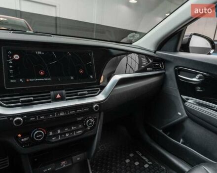 Сірий Кіа Niro, об'ємом двигуна 0 л та пробігом 77 тис. км за 14950 $, фото 24 на Automoto.ua