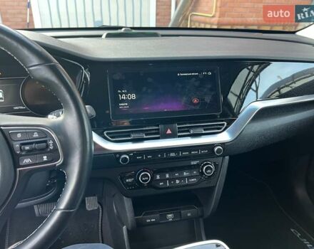 Серый Киа Niro, объемом двигателя 0 л и пробегом 106 тыс. км за 21700 $, фото 7 на Automoto.ua